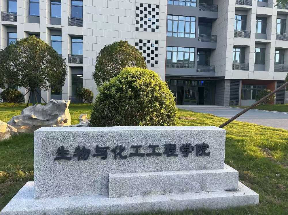 辽源市扬州职业大学体育场高杆灯项目